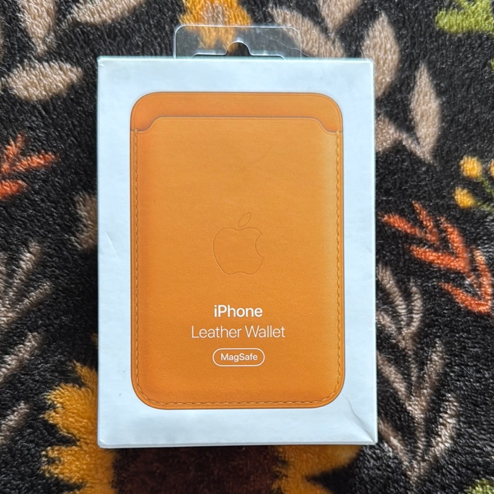Apple iPhone Leather Wallet with MagSafe - Orange